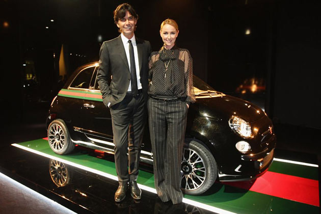 Gucci-Chef Patrizio di Marco und seine Kreativdirektorin Frida Giannini am Fiat 500 by Gucci