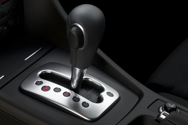 Die von Audi bekannte stufenlose Automatik »Multitronic« hinterlässt einen mäßigen Eindruck, weil sie dem 143 PS starken Motor die gefühlte Agilität nimmt
