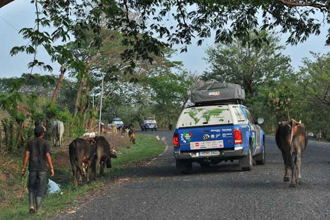 Der Konvoi des Teams durchquert Guatemala
