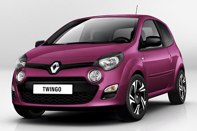 Wow! Renault verpasst dem Twingo zur IAA nicht nur das neue Markengesicht mit großem Logo und schwarzer Blende, sondern auch verkleinerte Hauptscheinwerfer mit Ausbuchtung unten und Blende oben