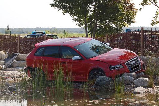 Auf einer Teststrecke bei München verlor ein im Audi-Auftrag tätiger Testfahrer die Kontrolle über den RS 3 Sportback