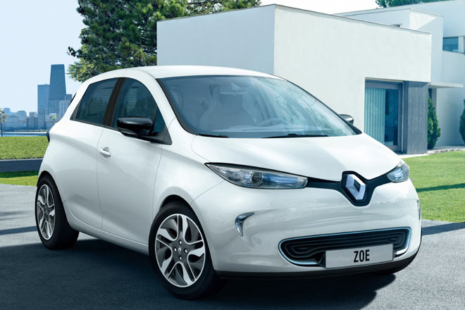 Renault zeigt erstmals die Serienversion des Zoe. Das etwas über dem gängigen Kleinwagen-Format liegende Auto (4,09 Meter Länge) erscheint Ende 2012