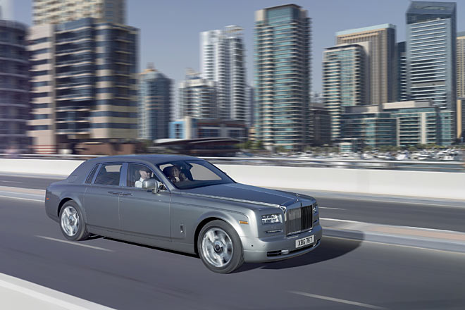 Nach dem Aus für die Daimler-Marke Maybach beherrscht Rolls-Royce den oberen Luxus-Markt jetzt nahezu konkurrenzlos. Allenfalls der Mulsanne der ehemaligen Schwestermarke Bentley ist ein Mitbewerber