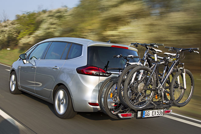 Opels Fahrradträgersystem FlexFix steht jetzt für einzelne Modelle in der zweiten Generation bereit. Sie verkraftet mehr Gewicht und bis zu vier statt zwei Fahrräder