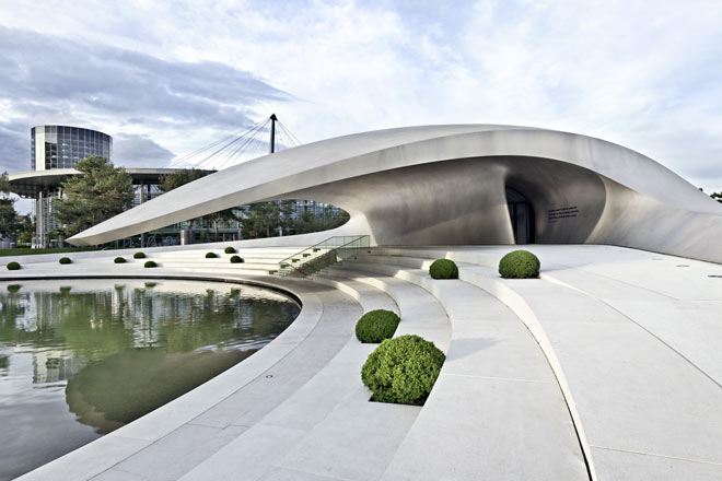 Am 12. Juni 2012 wurde mit dem Porsche-Pavillon in der Autostadt der erste größere Neubau in der 12jährigen Geschichte des Themenparks eröffnet