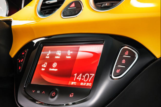 Premiere feiert im Adam ein neu entwickeltes Infotainment-System von Opel. Die namenslose Anlage mit 7-Zoll-Touchscreen versteht sich mit Android- und iOS-Smartphones