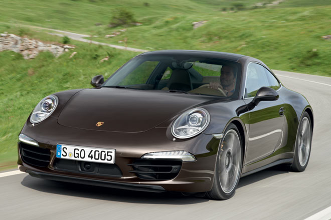 Ziemlich genau ein Jahr nach der Präsentation der neuen, siebten 911-Generation zeigt Porsche nun die Allrad-Modelle als erste Erweiterung