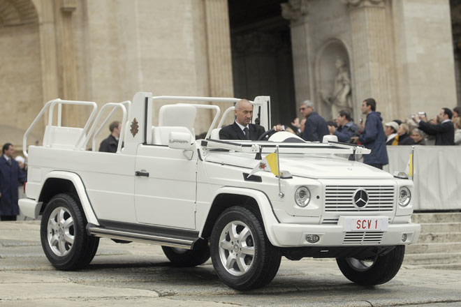 Fr gutes Wetter steht dem Papst auerdem ein offenes G-Modell (G 500 Guard) zur Verfgung, das 2007 ausgeliefert wurde