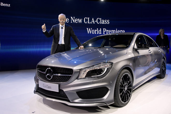 Daimler-Chef Dieter Zetsche prsentiert am Vorabend der Detroit Motor Show der Presse seinen jngsten Spross
