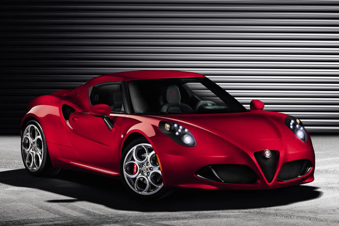 Gestatten, Alfa Romeo 4C, Serienversion. Der Sportwagen rollt im Jahresverlauf zu den Händlern