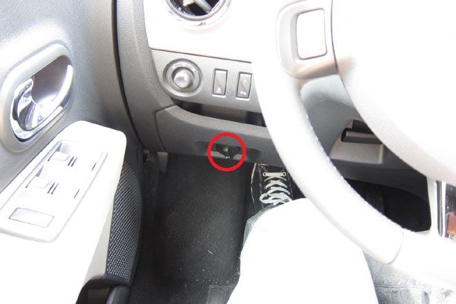 Die Leuchtweitenregulierung ist versteckt angeordnet, aber geschätzte 98 Prozent der Autofahrer verwenden sie sowieso nicht. Die Fensterheber-Tasten mit Kindersicherungsfunktion finden sich in der Tür