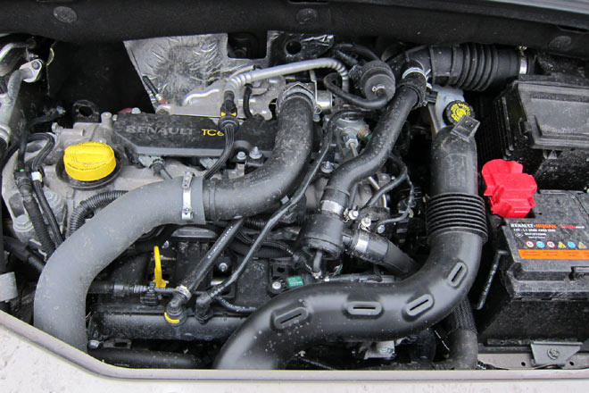Unter der Haube sitzt ein moderner, sympathisch unverkleideter Downsizing-Benziner von Renault mit Direkteinspritzung und Turboaufladung. Er leistet 115 PS aus 1,2 Litern Hubraum