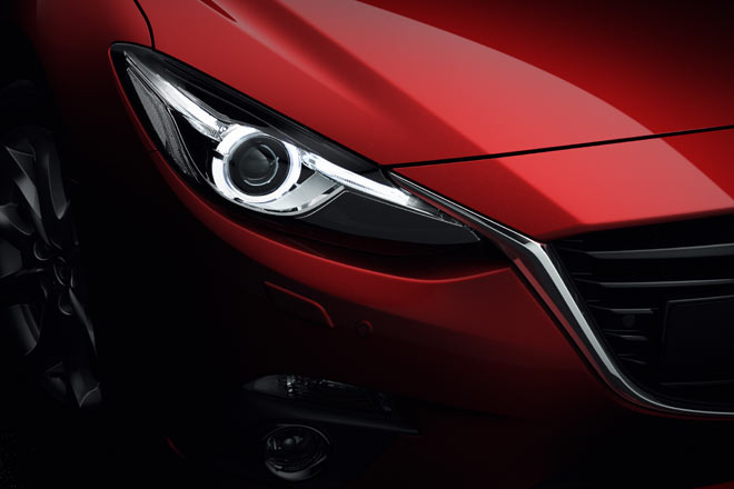 Dem Scheinwerfer-Design hat Mazda nur mittlere Prioritt eingerumt. Die Blinker sitzen jetzt in der Frontschrze oberhalb der Nebelleuchten