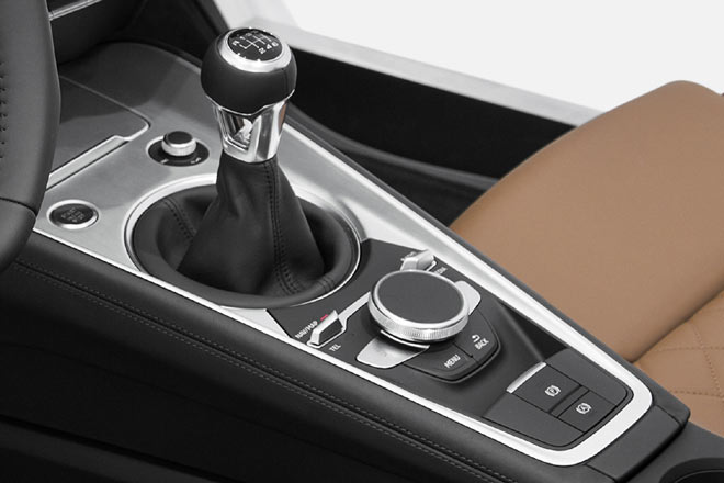 Das MMI Touch kommt künftig mit zwei Zusatztasten aus. Audi hat zudem eine optimierte Menüstruktur und eine Freitextsuche angekündigt