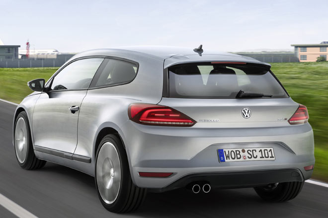 Neu ist auch der Brzel zwischen Heckwischer und dem VW-Logo, das nun auch im Scirocco als Klappengriff dient