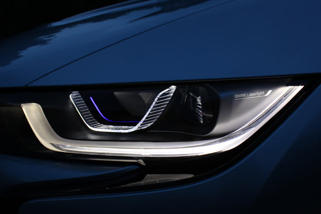 Noch 2014 wrden die ersten Modelle mit Laserlicht ausgeliefert, verspricht BMW, wo man das Rennen um die Ersteinfhrung dieser Technik gegen Audi gewinnen will