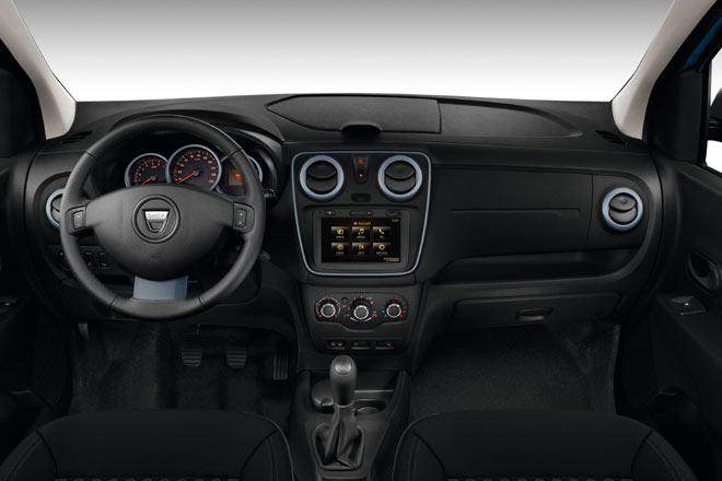 Das Interieur hat Dacia mit einigen blauen Akzenten aufgepeppt, die zur neuen, optionalen Außenlackierung passen